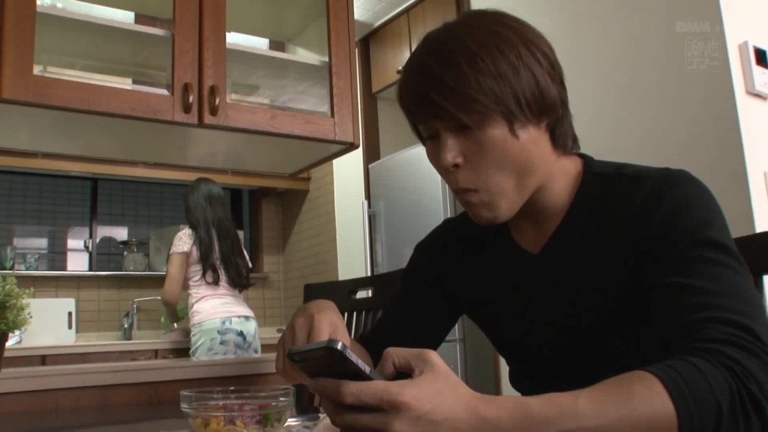 Mẹ vợ Meguri mới góa chồng thèm cặc quá, lén dụ con rể địt nát lồn ngay phòng con gái