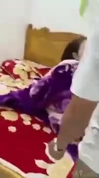 Vợ xông vào đánh ghen bắt quả tang chồng địt bồ nhí vú to