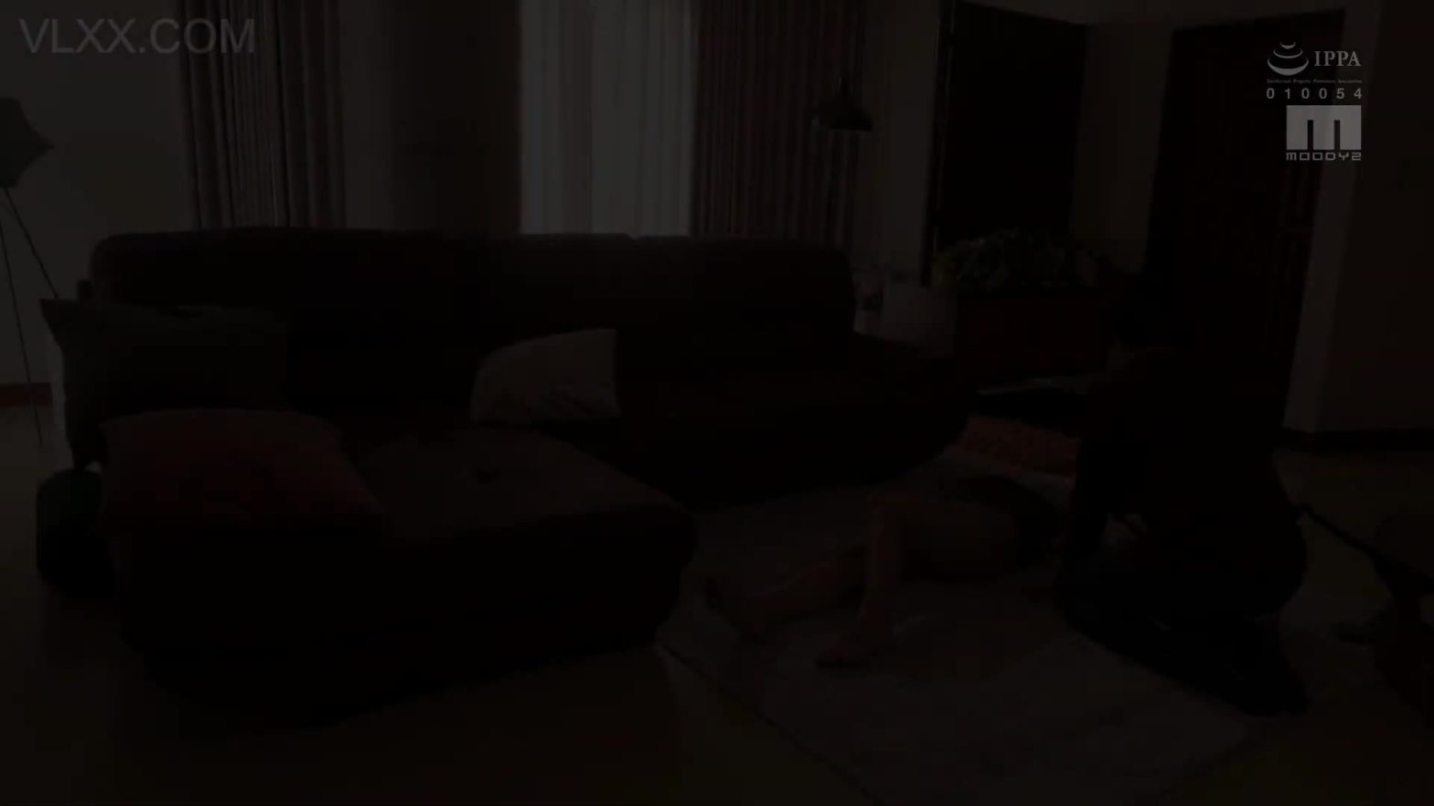 Himari Hanazawa chị gái bị bắt nạt chịch trước mặt em trai rồi threesome dâm