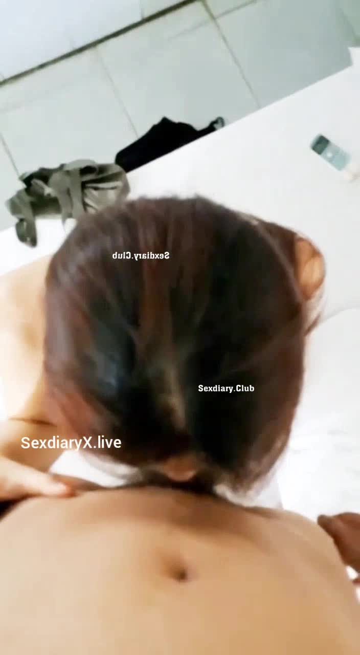 Doggy em rau nhỏ nhắn mông cong sau nhiều ngày nhịn